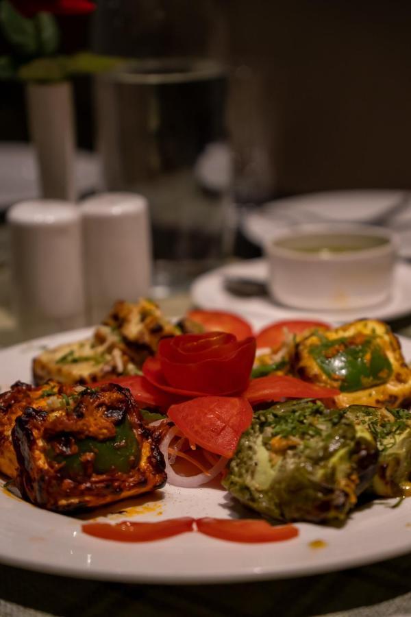 Barsana Boutique Hotel - Pure Vegetarian Calcutta Exteriör bild